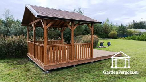 Gazebo de madera de 3x4 m con una espaciosa terraza de 4x4 m