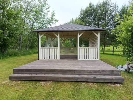 Gazebo de Madera Blanco 4x4.5 m — Elegante Gazebo de Jardín con Terraza y Hermoso Diseño - garden gazebo pergola