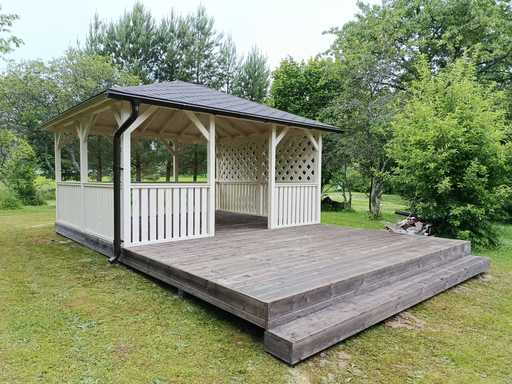 Gazebo de Madera Blanco 4x4.5 m — Elegante Gazebo de Jardín con Terraza y Hermoso Diseño