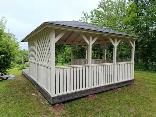 Gazebo de Madera Blanco 4x4.5 m — Elegante Gazebo de Jardín con Terraza y Hermoso Diseño