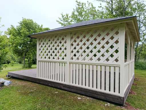 Gazebo de Madera Blanco 4x4.5 m — Elegante Gazebo de Jardín con Terraza y Hermoso Diseño