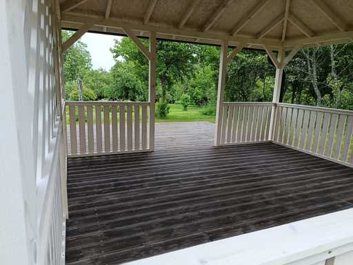 Gazebo de Madera Blanco 4x4.5 m — Elegante Gazebo de Jardín con Terraza y Hermoso Diseño