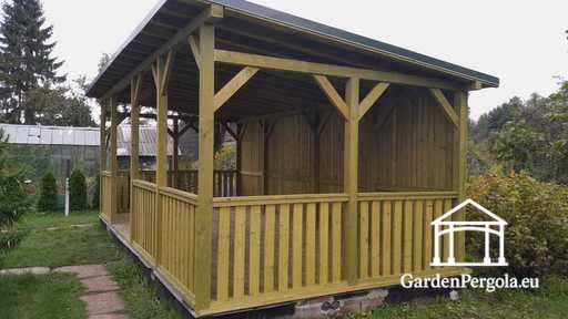 Gazebo de madera natural de 4x7 m — espacioso gazebo de jardín con suelo, barandillas y techo a un agua
