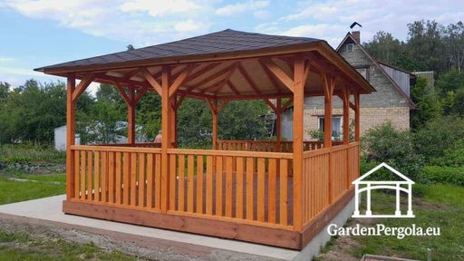 Gazebo de madera ámbar de 4x5 m — espacioso gazebo de jardín con suelo, barandillas y techo cubierto